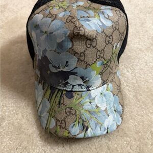 GG Gucci Blooms print baseball hat in blue.